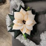 Poduszka Poinsencja mała biała