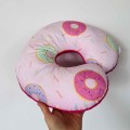 Poduszka podróżna różowe Donuty z fuksją