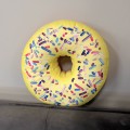 poduszka donut żółty z posypka