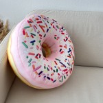 Poduszka pączek duży Donut różowy