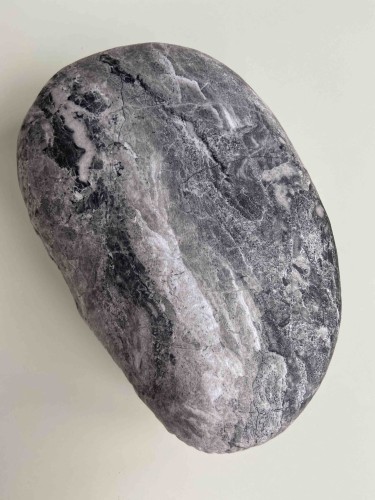 poduszka kamien szary sredni